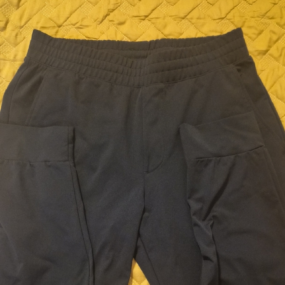 Uniqlo Black AIRISM Cuffed Joggers SMALL (SLIM FIT)